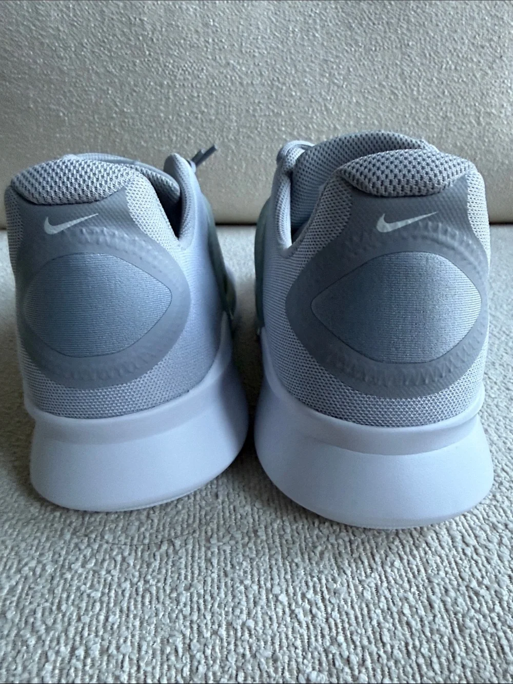 Nike Men's Grey Lightweight Athletic Sneakers BRAND NEW